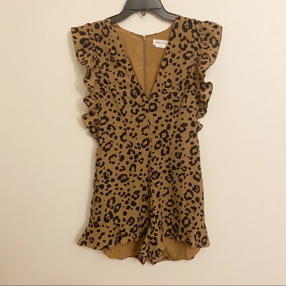 SOLD Lovers+Friends Leopard Ruffle Romper FLAW - Picture 3 of 12